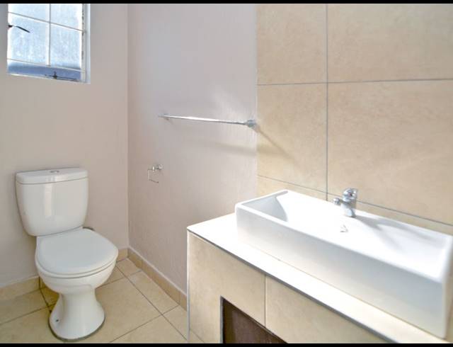 4 BEDROOM DUPLEX FOR SALE IN BRAMLEY NORTH